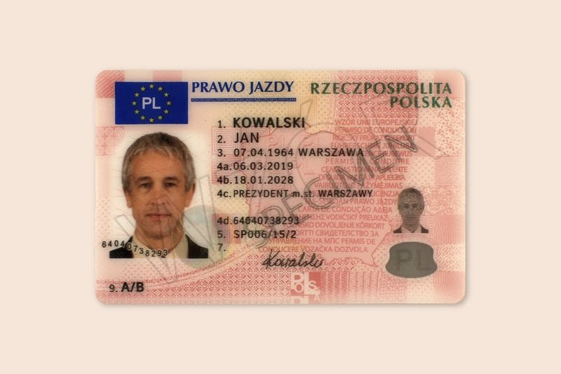 Bezterminowe prawo jazdy – kiedy trzeba je wymienić i czy czeka cię egzamin?
