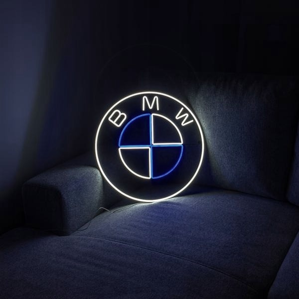 Co oznacza BMW? Historia nazwy i symbolika biało-niebieskiego logo