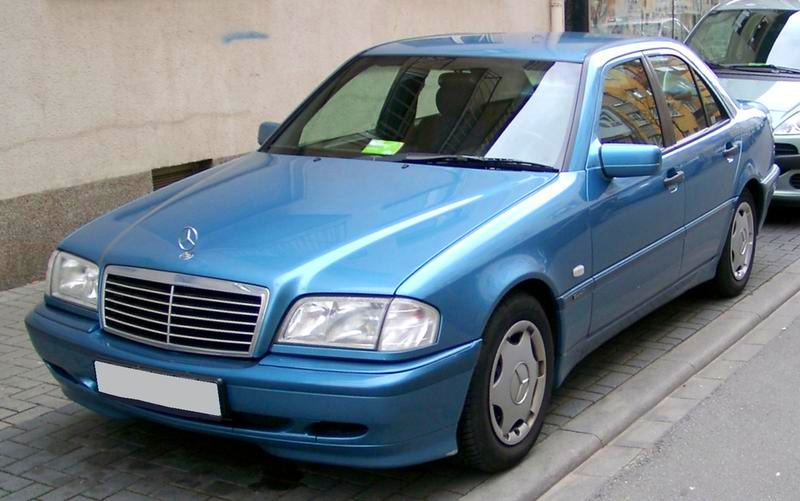Mercedes W202 – gdzie jest pompa paliwa i jak ją wymienić?