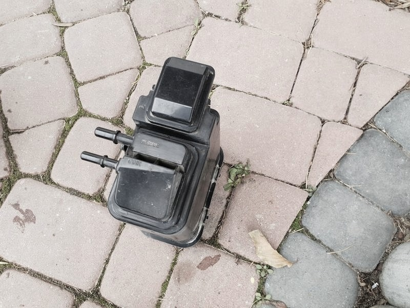 Opel Insignia: gdzie znajduje się filtr paliwa?