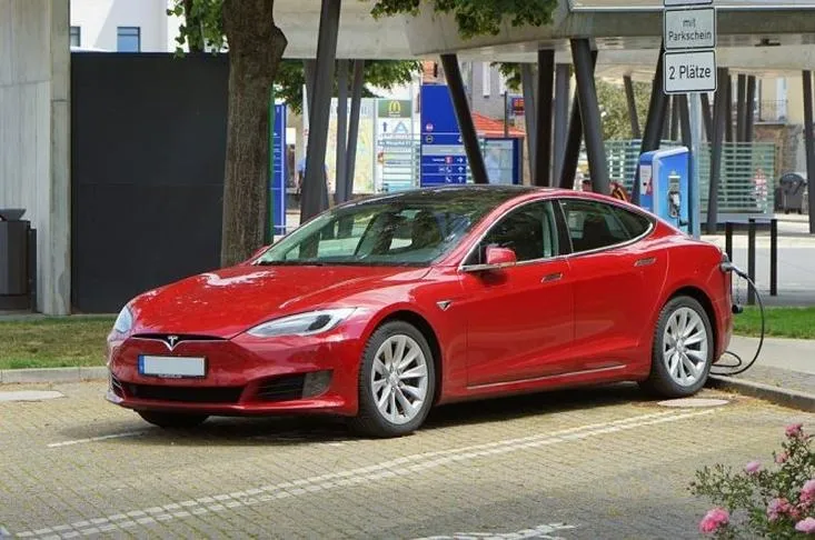 Samochód elektryczny: ile kwh wystarczy na 100 km?