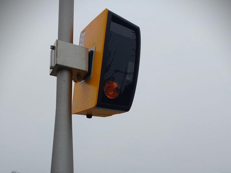 Z jakiej odległości łapie fotoradar? Zasięg i skuteczność pomiaru