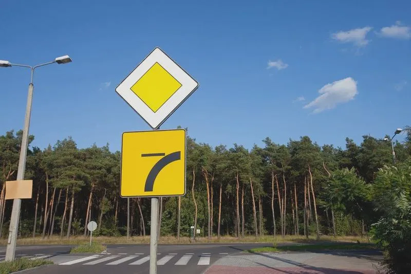 Błędy kierowców na skrzyżowaniu
